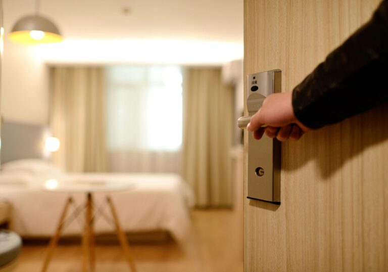 Hospitality Turnover, field employee, nfc tracing, qr code tracking